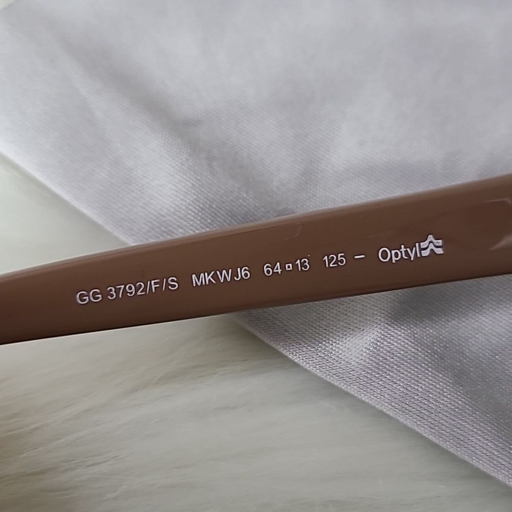 💯 Authentic Gucci Sunglasses 🍀 - Picture 12 of 12